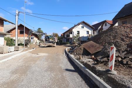 Izgradnja kanalizacije in obnova vodovoda na Dolenjem Jezeru 05 Foto Ljubo Vukelič
